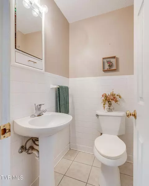 Bath - 121 Sunset Road Gray Tn 37615, Gray, TN 37615 photo 1 of 2