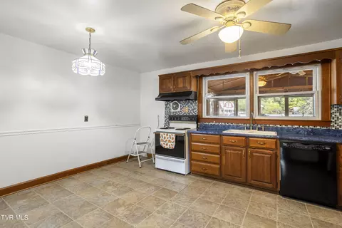 Kitchen - 565 Bowlin Street Damascus Va 24236, Damascus, VA 24236 photo 1 of 1