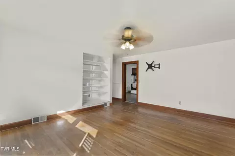 Living - 565 Bowlin Street Damascus Va 24236, Damascus, VA 24236 photo 1 of 3