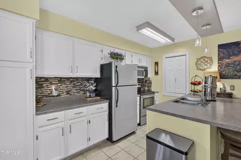 Kitchen - 331 Edmond Drive 6 Abingdon Va 24210, Abingdon, VA 24210 photo 4 of 4