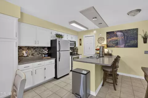 Kitchen - 331 Edmond Drive 6 Abingdon Va 24210, Abingdon, VA 24210 photo 2 of 4