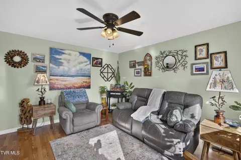 Living - 331 Edmond Drive 6 Abingdon Va 24210, Abingdon, VA 24210 photo 1 of 2