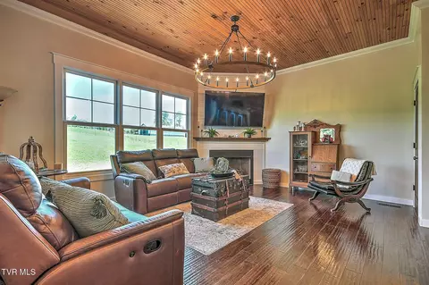 Living - 167 Gray Road Bristol Tn 37620, Bristol, TN 37620 photo 1 of 3
