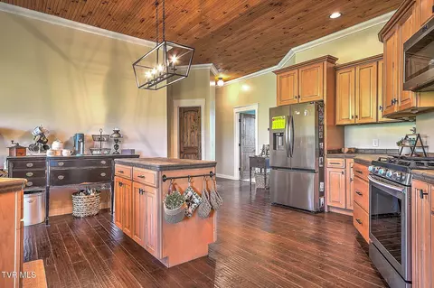 Kitchen - 167 Gray Road Bristol Tn 37620, Bristol, TN 37620 photo 3 of 5