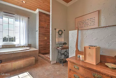 Bath - 167 Gray Road Bristol Tn 37620, Bristol, TN 37620 photo 7 of 7