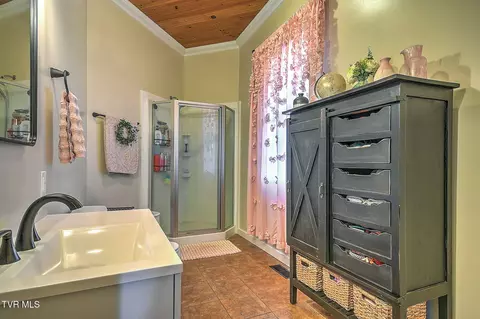 Bath - 167 Gray Road Bristol Tn 37620, Bristol, TN 37620 photo 3 of 7