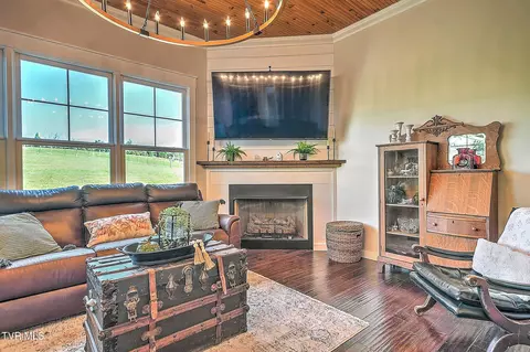 Living - 167 Gray Road Bristol Tn 37620, Bristol, TN 37620 photo 3 of 3