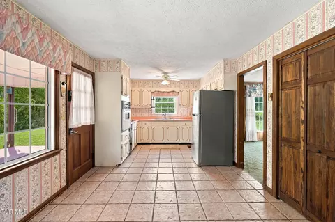 Kitchen - 233 Thorngrove Drive Duffield Va 24244, Duffield, VA 24244 photo 1 of 3