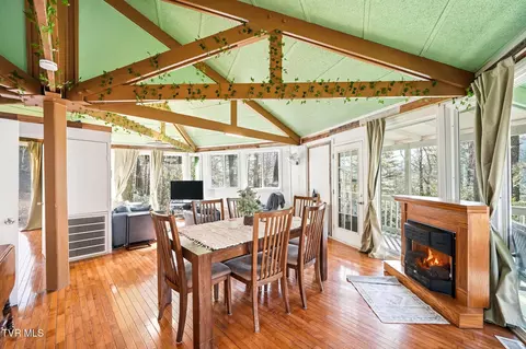 Dining - 101 Woodhaven Drive Hampton Tn 37658, Hampton, TN 37658 photo 1 of 3
