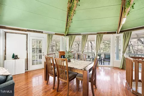 Dining - 101 Woodhaven Drive Hampton Tn 37658, Hampton, TN 37658 photo 2 of 3