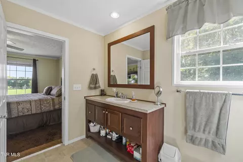 Bath - 3259 Glendale Road Bybee Tn 37713, Bybee, TN 37713 photo 3 of 4