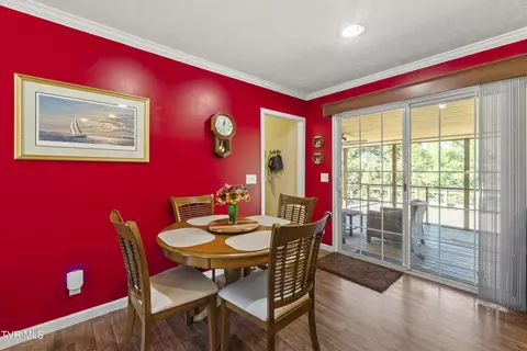 Dining - 3259 Glendale Road Bybee Tn 37713, Bybee, TN 37713 photo 2 of 3