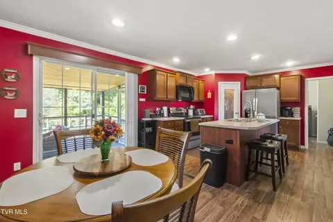 Dining - 3259 Glendale Road Bybee Tn 37713, Bybee, TN 37713 photo 1 of 3
