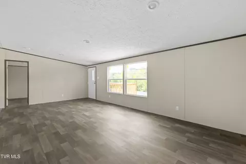Living - 6350 Baileyton Road Greeneville Tn 37745, Greeneville, TN 37745 photo 4 of 8