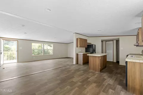 Living - 6350 Baileyton Road Greeneville Tn 37745, Greeneville, TN 37745 photo 6 of 8