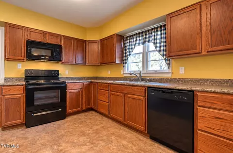 Kitchen - 200 E Grove Street Greeneville Tn 37745, Greeneville, TN 37745 photo 2 of 2