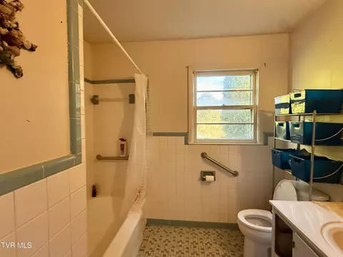 Bath - 475 Beaverview Drive Bristol Va 24201, Bristol, VA 24201 photo 1 of 1