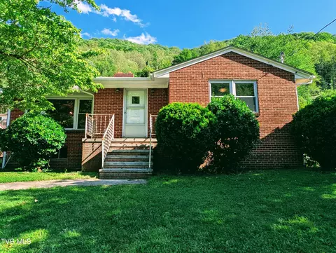 1084 Russell Hill Street Grundy Va 24614, Grundy, VA 24614