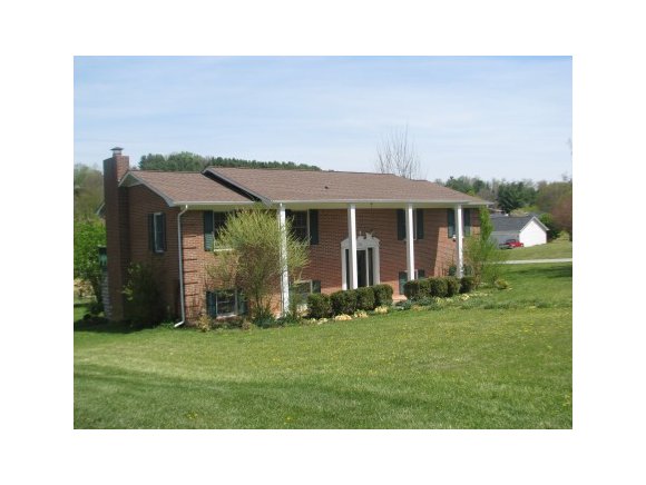 245 Bogey Dr, Abingdon, VA 24211 photo 1