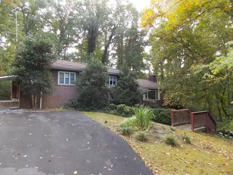100 Walnut Circle Bristol Tn 37620, Bristol, TN 37620 photo 2