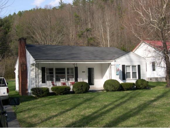 438 Douglas Dr, Damascus, VA 24236 photo 1