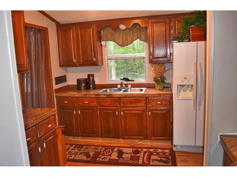 151 Lyons Road Hampton Tn 37658, Hampton, TN 37658 photo 4