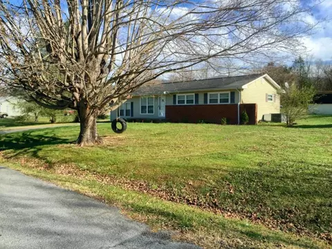 220 Simmons Avenue Erwin Tn 37650, Erwin, TN 37650 photo 2