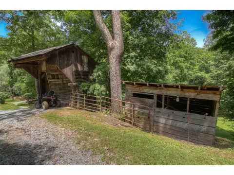 112 Forgotten Lane Hampton Tn 37658, Hampton, TN 37658 photo 10