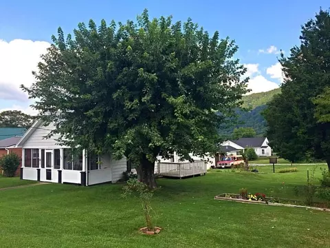 1011 Prince Street Erwin Tn 37650, Erwin, TN 37650 photo 3