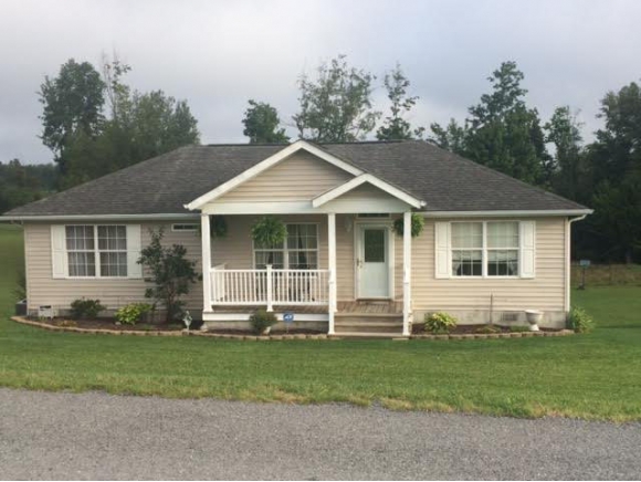 362 Walnut Dr, Cedar Bluff, VA 24609 photo 1