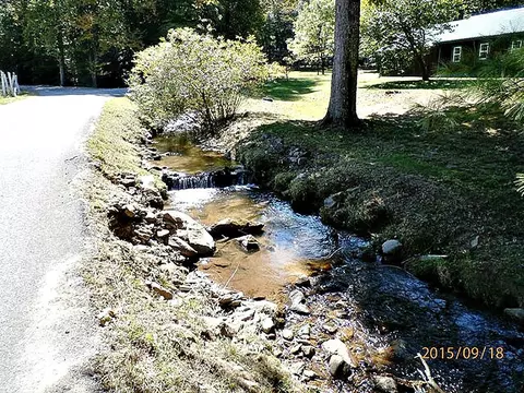 246 Falls Road Hampton Tn 37658, Hampton, TN 37658 photo 2