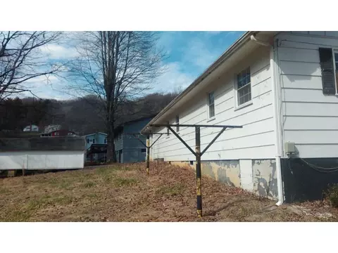 202 Mountain View Circle Hampton Tn 37658, Hampton, TN 37658 photo 2