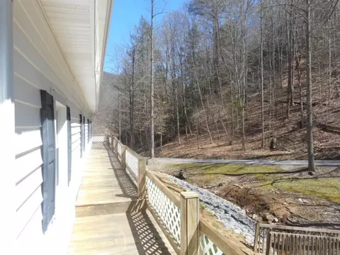 210 Willow Lane Hampton Tn 37658, Hampton, TN 37658 photo 5