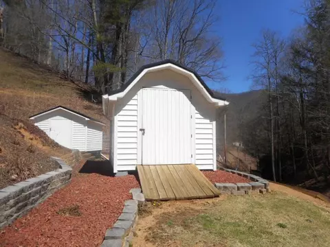 210 Willow Lane Hampton Tn 37658, Hampton, TN 37658 photo 12