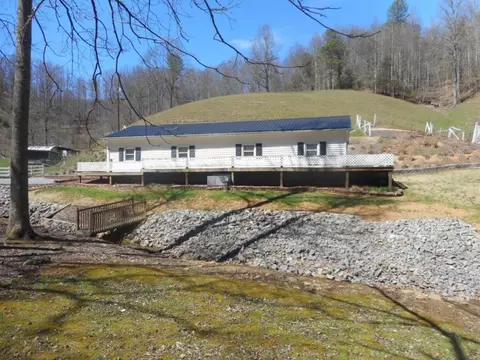 210 Willow Lane Hampton Tn 37658, Hampton, TN 37658 photo 1