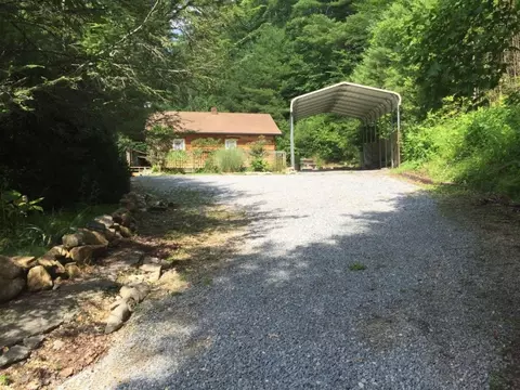 1516 Highway 321 Hampton Tn 37658, Hampton, TN 37658 photo 2