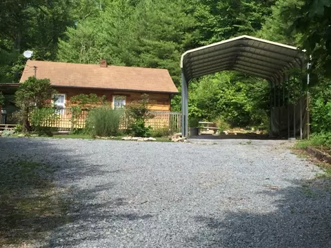 1516 Highway 321 Hampton Tn 37658, Hampton, TN 37658 photo 11