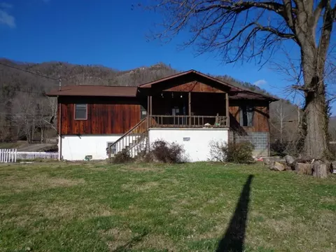 221 Spring Street Hampton Tn 37658, Hampton, TN 37658 photo 4
