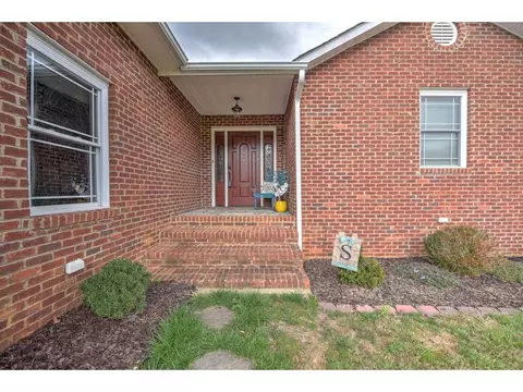 1585 Chestoa Pike Erwin Tn 37650, Erwin, TN 37650 photo 3
