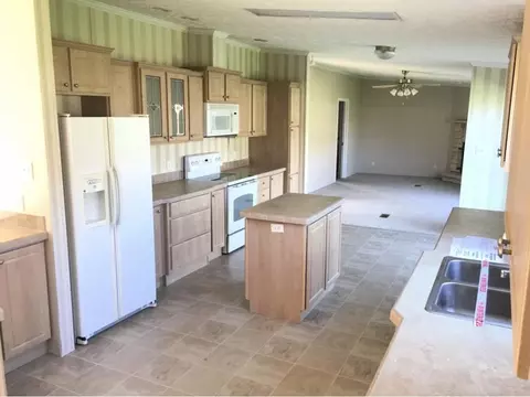 208 Fourth Avenue Hampton Tn 37658, Hampton, TN 37658 photo 2