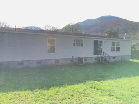 208 Fourth Avenue Hampton Tn 37658, Hampton, TN 37658 photo 11