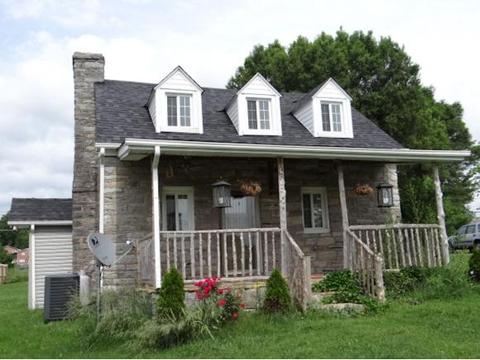 425 Maple St, Glade Spring, VA 24340 photo 1