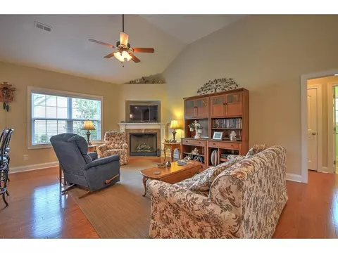 236 Devonshire Avenue Johnson City Tn 37601, Johnson City, TN 37601 photo 3