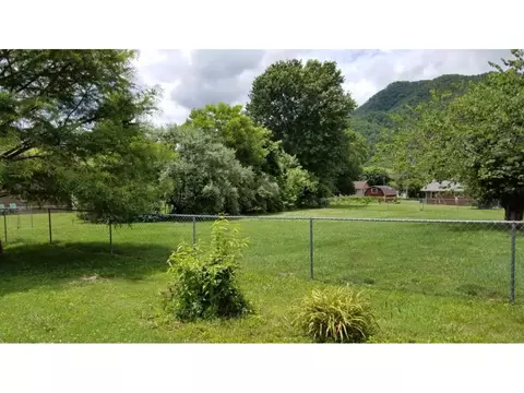 208 Third Avenue Hampton Tn 37658, Hampton, TN 37658 photo 19