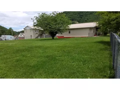 208 Third Avenue Hampton Tn 37658, Hampton, TN 37658 photo 2