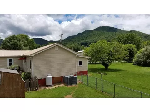 208 Third Avenue Hampton Tn 37658, Hampton, TN 37658 photo 20