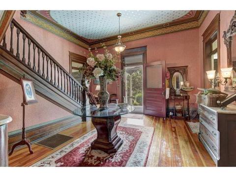 215 E Main St, Jonesborough, TN 37659 photo 4
