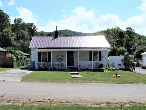 702 2nd Street Damascus Va 24236, Damascus, VA 24236 photo 2