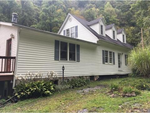 967 Tiny Holw, Birchleaf, VA 24230 photo 1