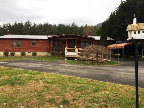 107 Billy Joe Drive Hampton Tn 37658, Hampton, TN 37658 photo 2